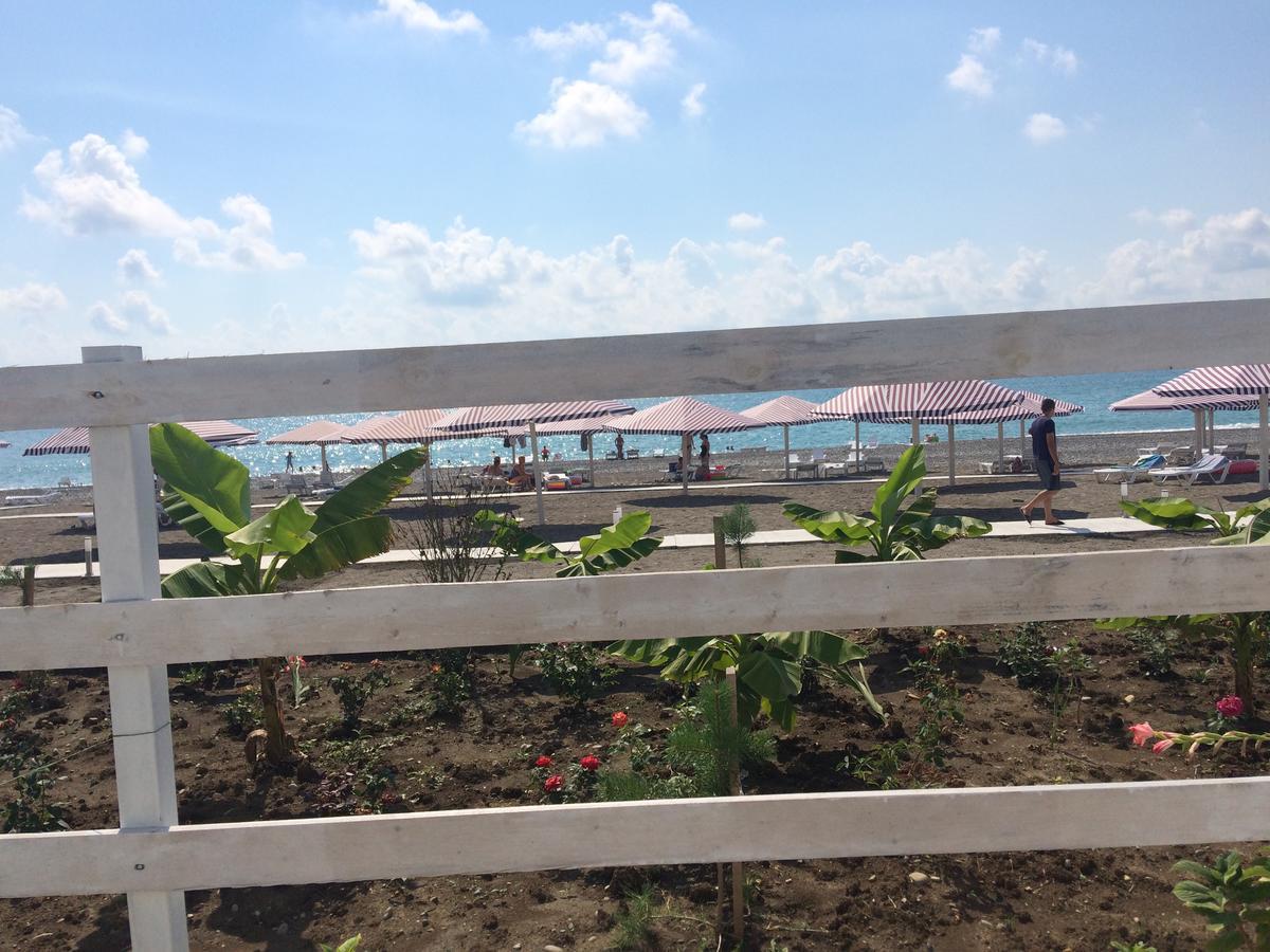 Гостевой Дом "Сария" Hotel Alakhadze Bagian luar foto
